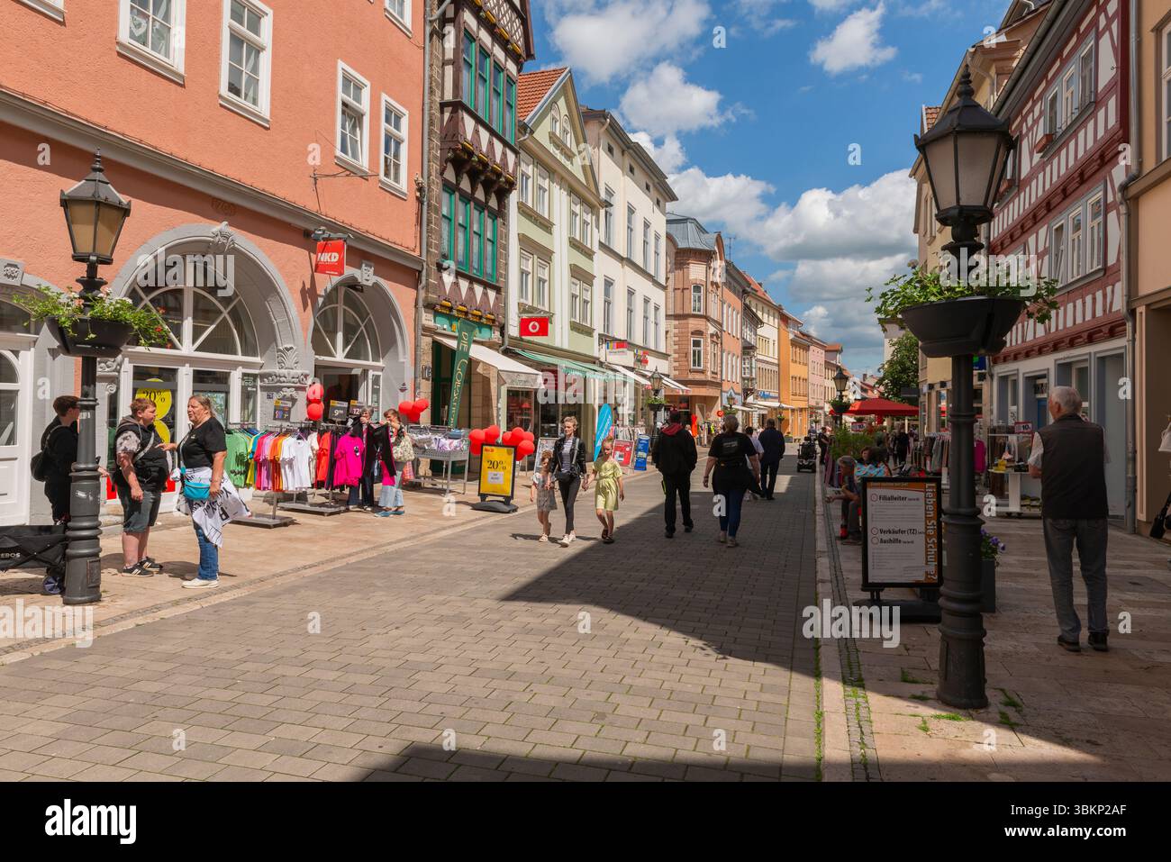 Via dello shopping, città storica di Mühlhausen, ex città imperiale, città di Thomas Münzer, Martin Lutero e J.Sebastian Bach, Turingia, Germania Foto Stock