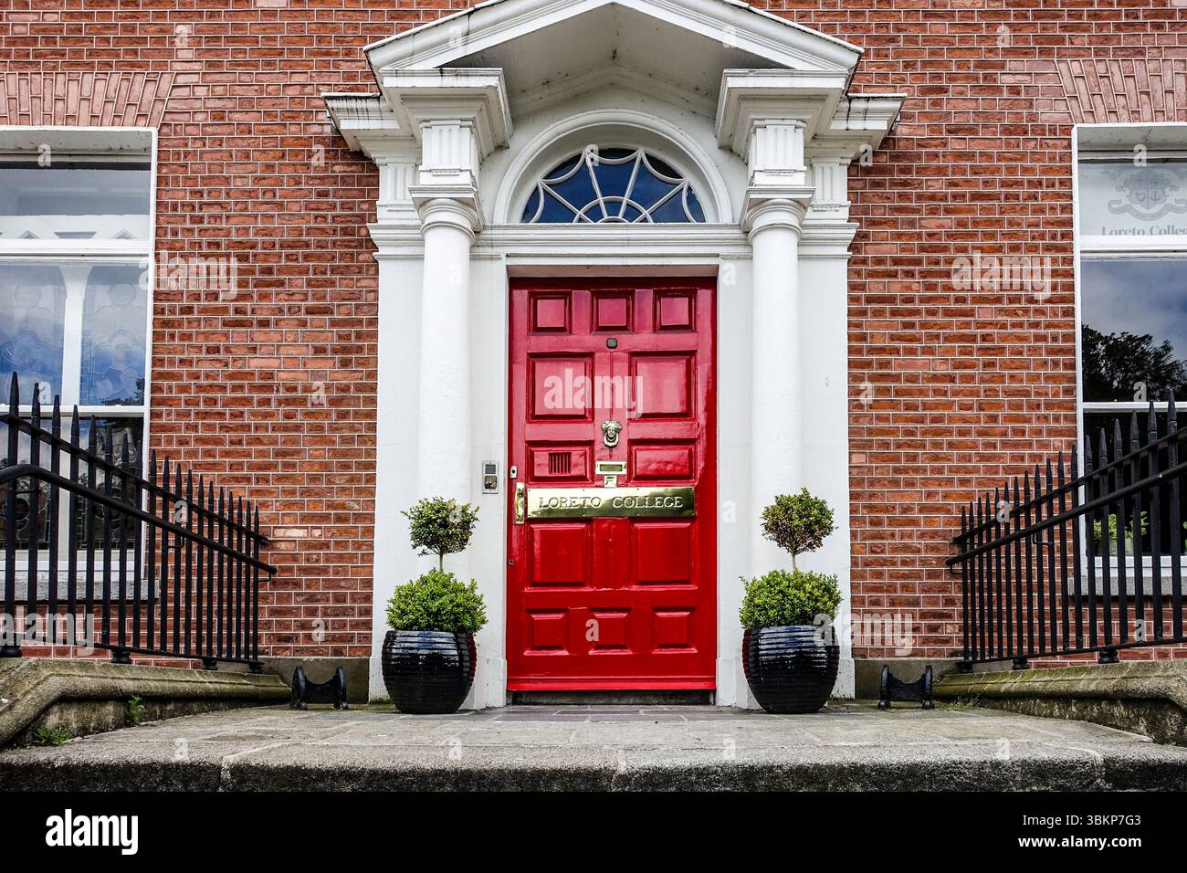 Ingresso al Loreto College, una scuola secondaria cattolica per ragazze situata a St Stephen's Green, Dublino, nota per l'eccellenza accademica e la tradizione. Foto Stock