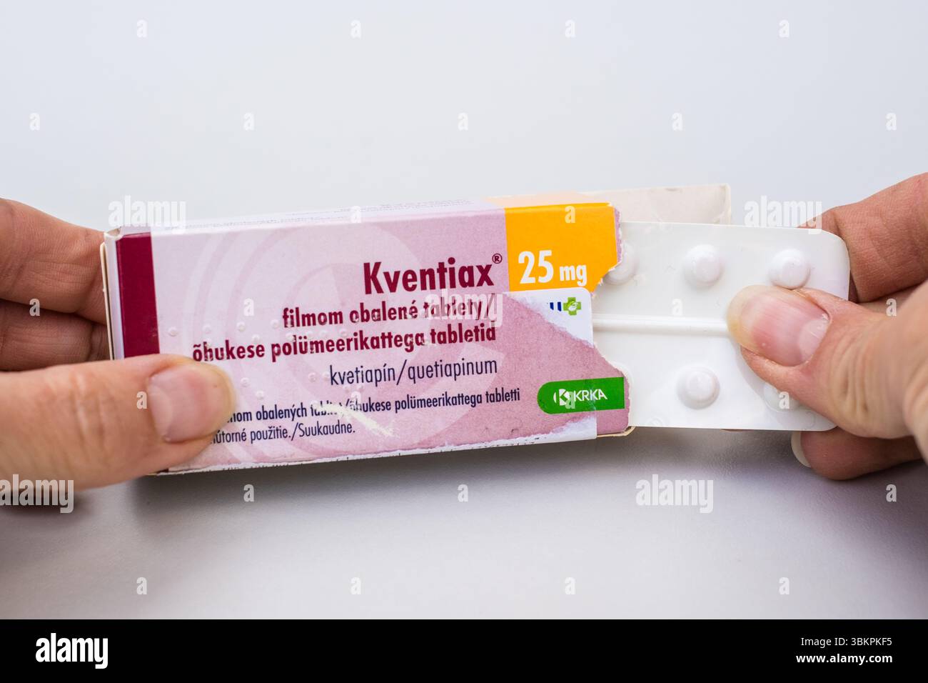 Tallinn, Estonia - 22 giugno 2025: Le compresse di Kventiax contengono quetiapina, un antipsicotico per la schizofrenia, disturbo bipolare, disturbo depressivo maggiore Foto Stock