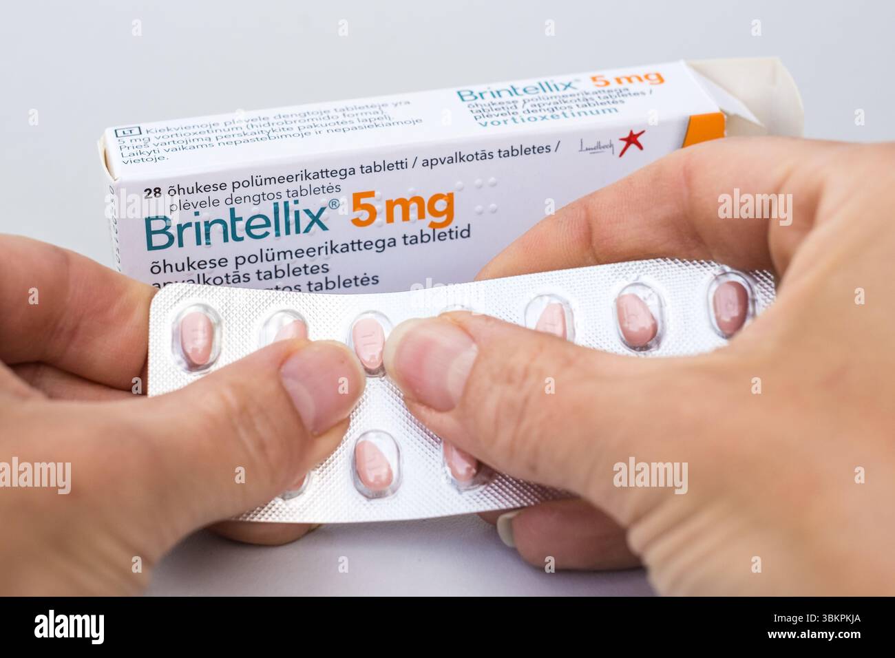 Tallinn, Estonia - 22 giugno 2025: Le compresse di Brintellix contengono vortioxetina, un antidepressivo usato per trattare il disturbo depressivo maggiore (MDD). Prodotto b Foto Stock