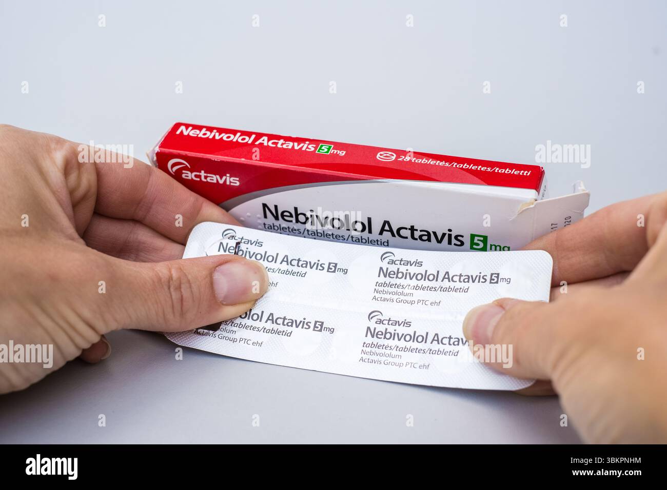 Tallinn, Estonia - 22 giugno 2025: Compresse di nebivolol Actavis del gruppo Actavis, ora parte di Teva Pharmaceutical Industries. Beta-bloccante per sangue alto Foto Stock