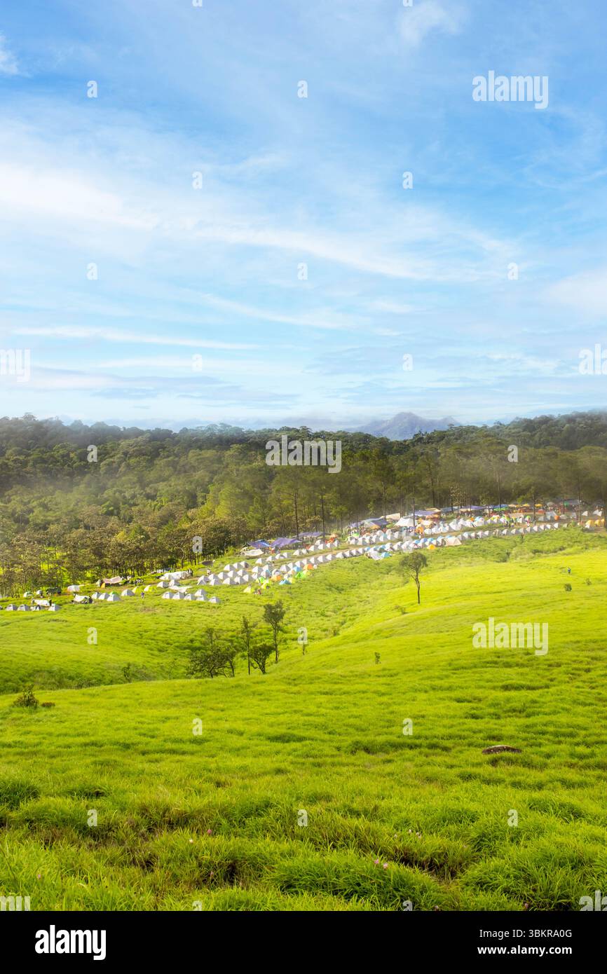 Il viaggio verso la cima di Khnong Phsar è memorabile come la città. Foto Stock