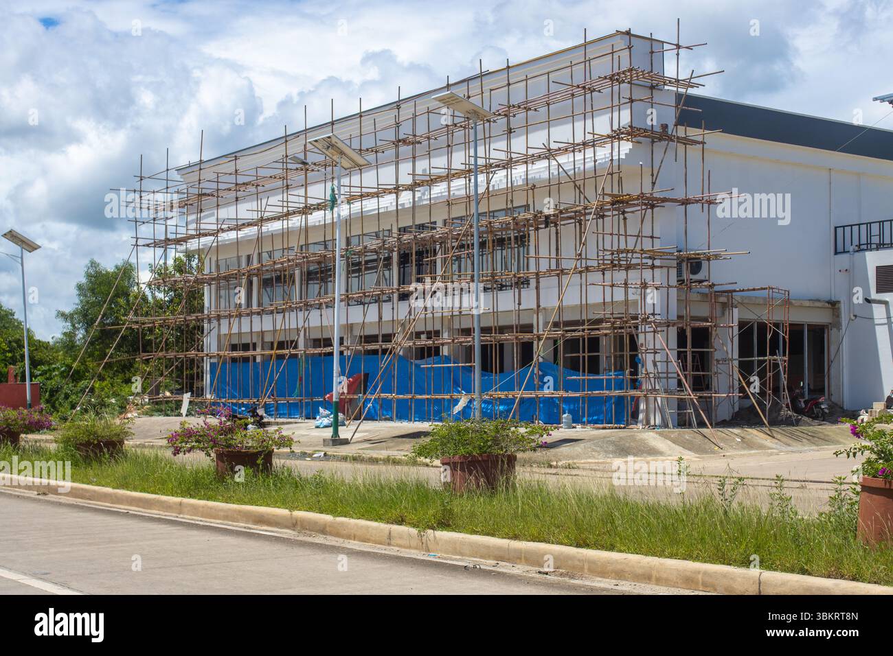 impalcatura sulla facciata dell'edificio, ricostruzione dell'edificio Foto Stock
