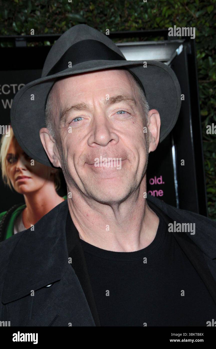 JK Simmons alla prima di "Young Adult" tenutasi all'Academy Theater di Los Angeles - 15 dicembre 2011 Foto Stock