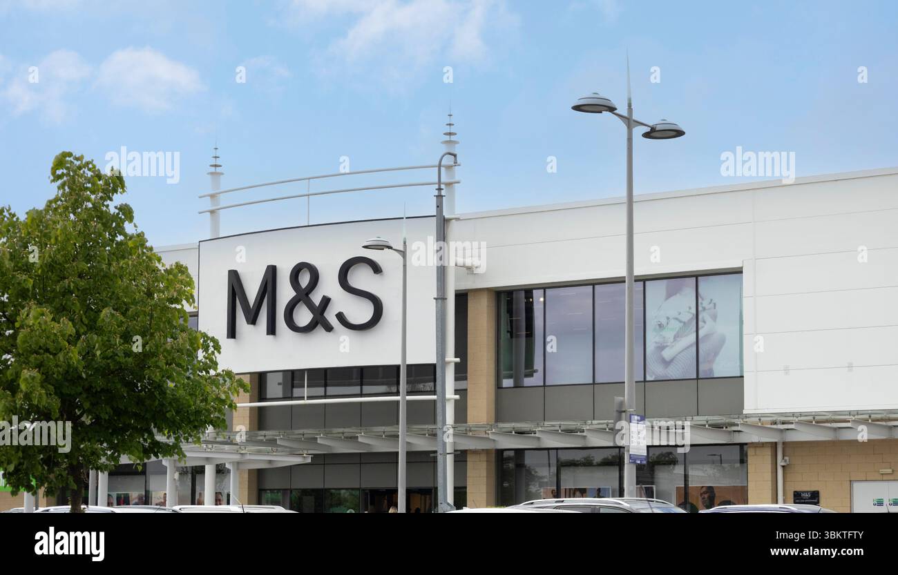 Wolstanton, Stoke on Trent regno unito 19 maggio 2025 segnaletica e vista di a Marks and Spencer Food Hall. Foto Stock