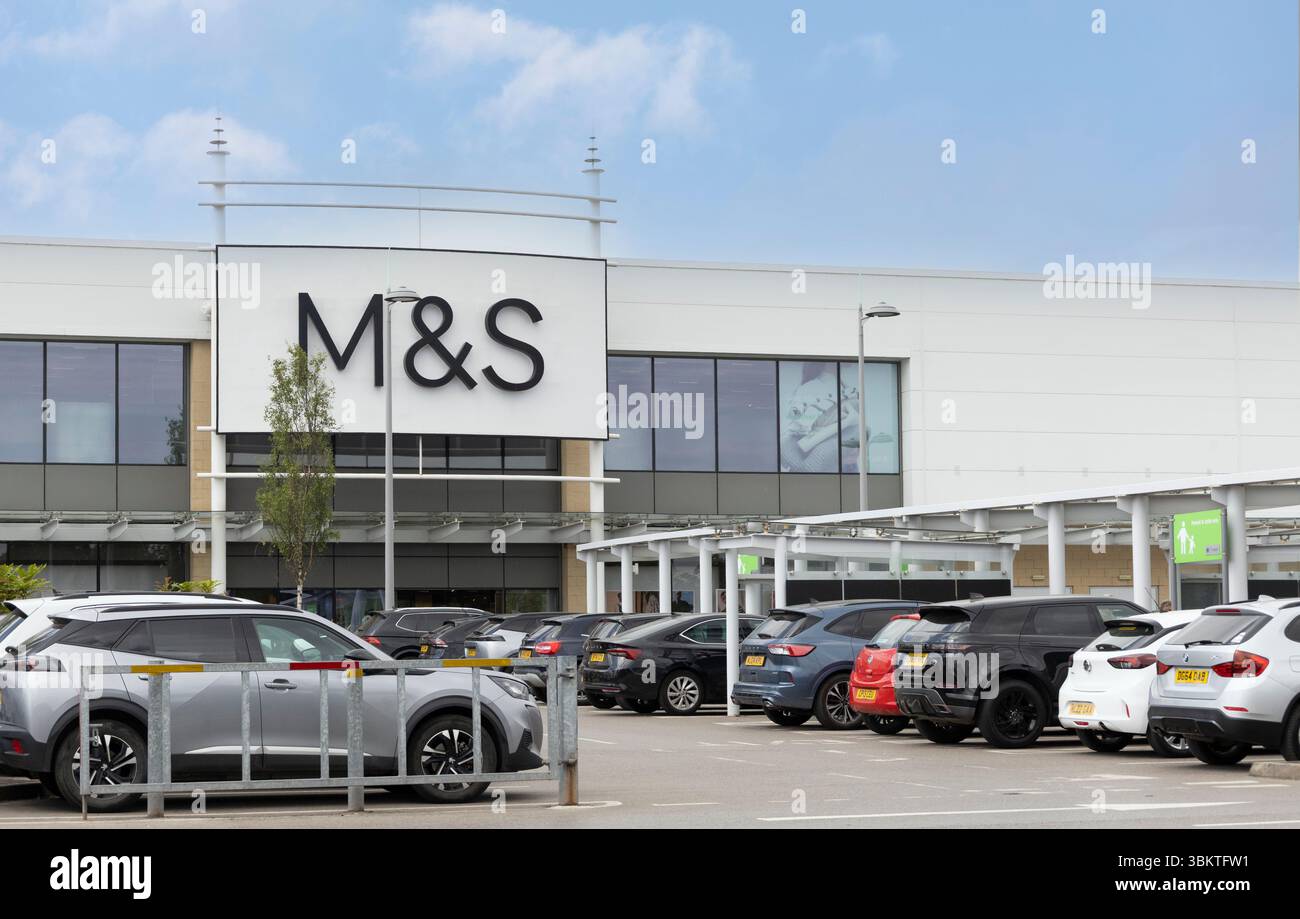 Wolstanton, Stoke on Trent regno unito 19 maggio 2025 segnaletica e vista di a Marks and Spencer Food Hall. Foto Stock