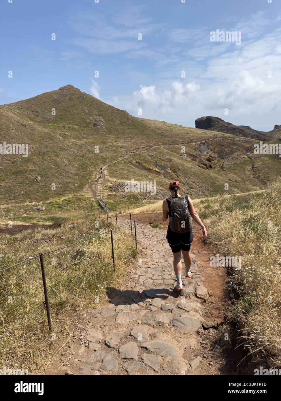 Escursione a Pico do Arieiro, una montagna sull'isola di Madeira, Portogallo. Concetto di viaggio - Immagine stock catturata con smartphone