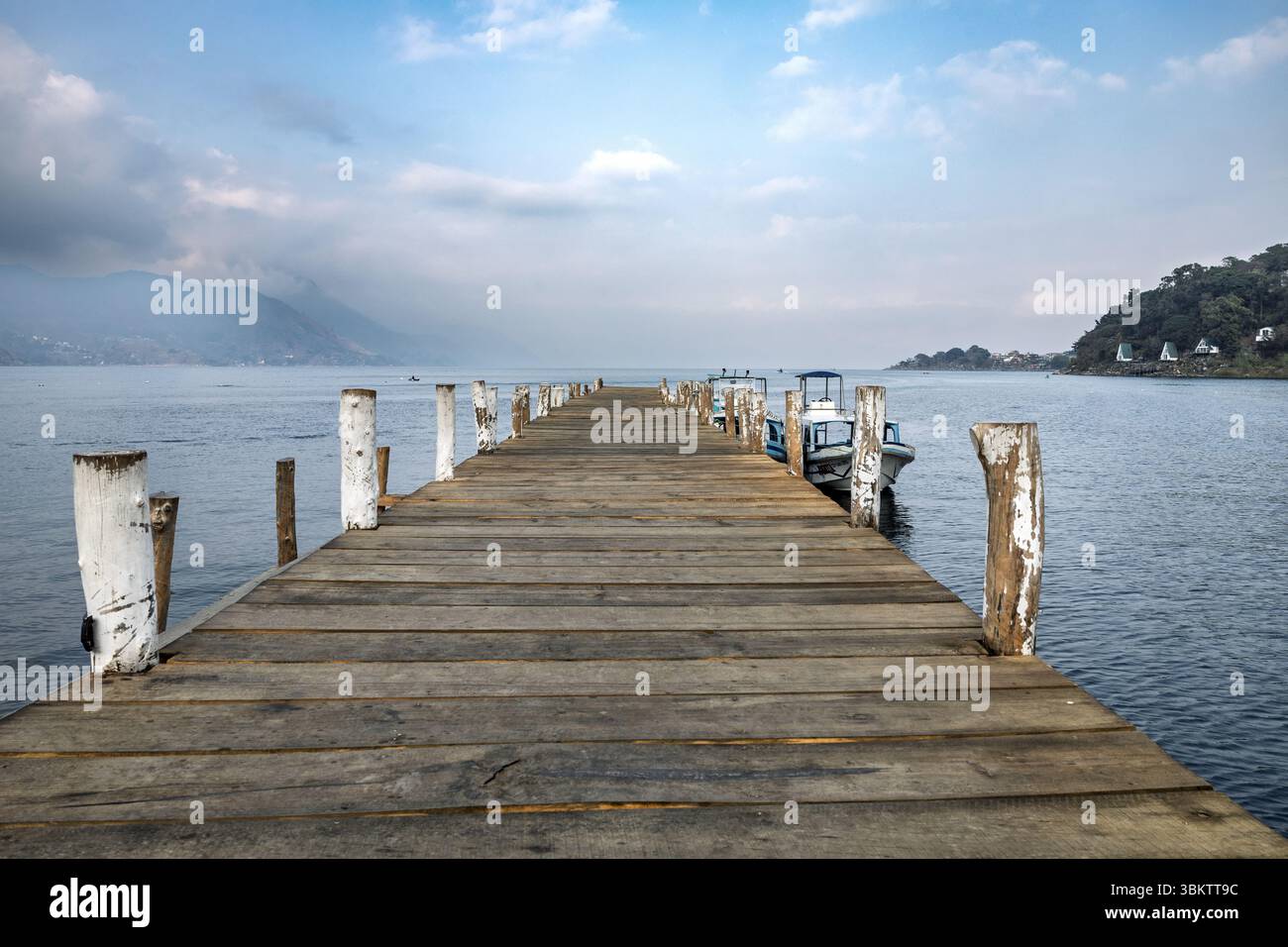 Banchina, San Juan la Laguna, lago Atitlan, dipartimento di Solola, Guatemala Foto Stock