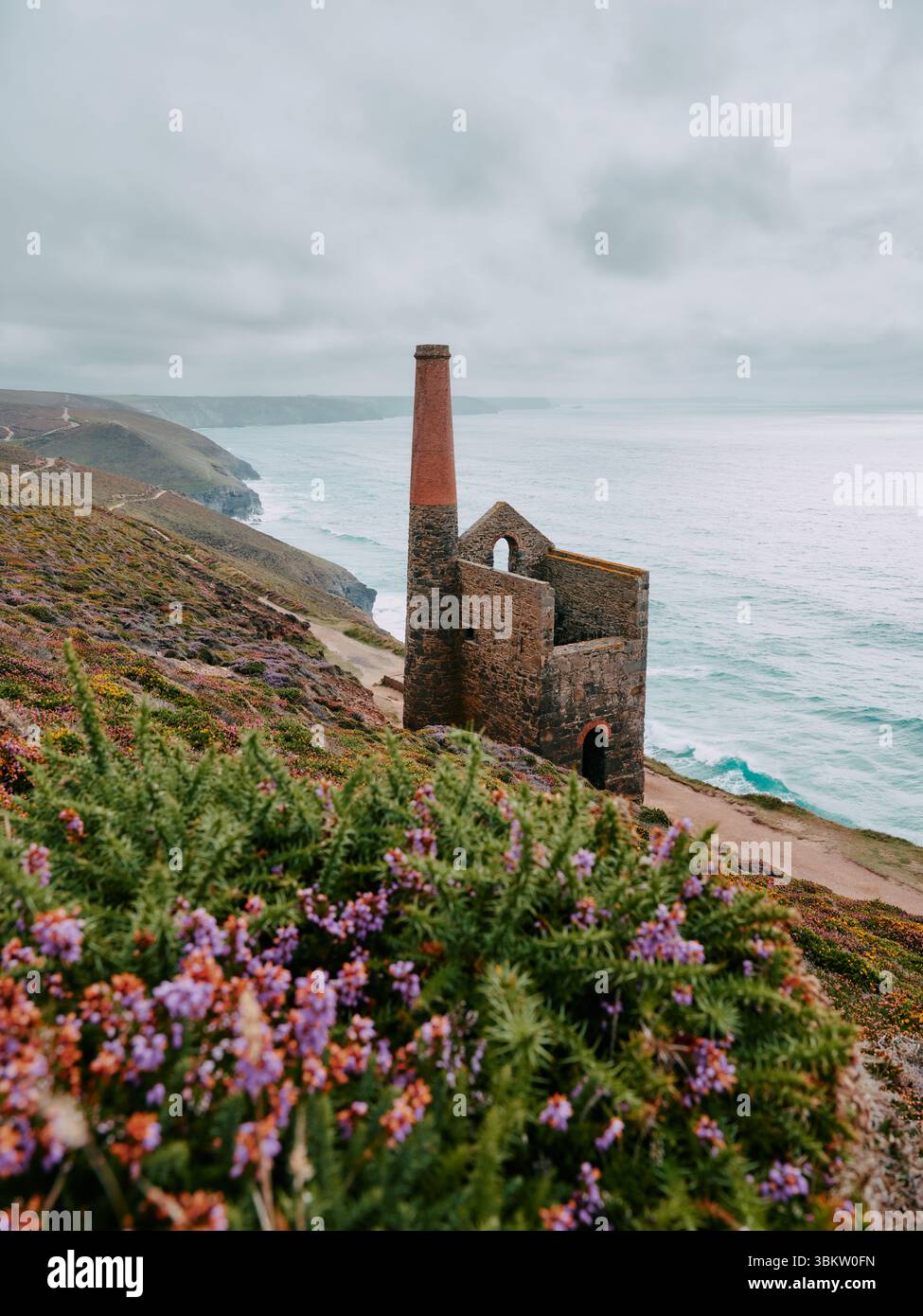 Motore di pompaggio a albero Towanroath Wheal Coates, miniera di stagno, St Agnes, Cornovaglia settentrionale, Inghilterra Regno Unito Foto Stock