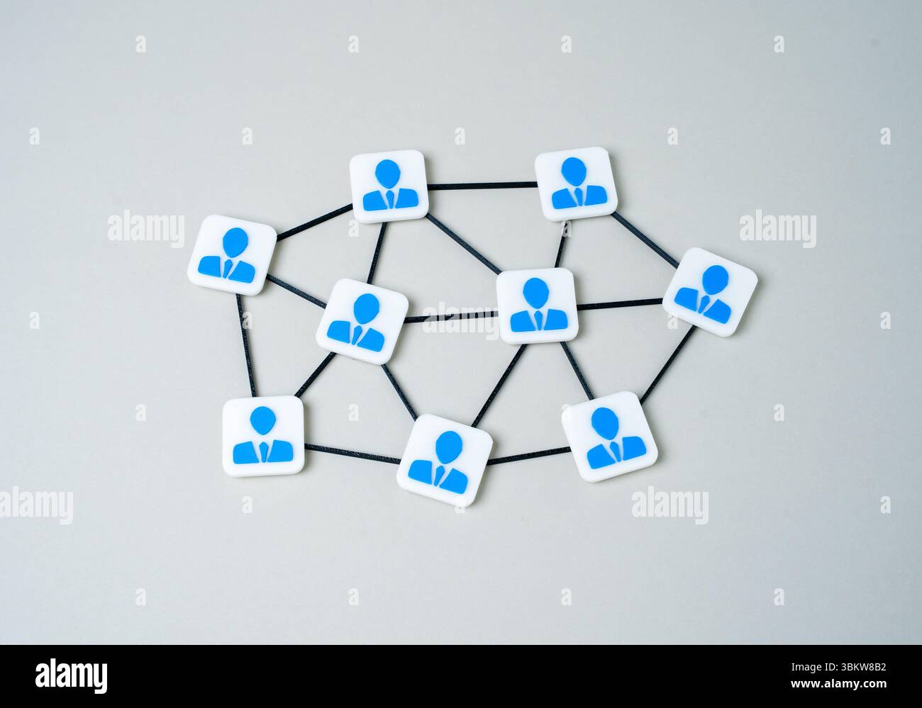 Rete di lavoro aziendale e comunicazione tra i suoi partecipanti. Relazioni commerciali, distribuzione dei compiti e delle responsabilità. Rappresentare collaborare Foto Stock