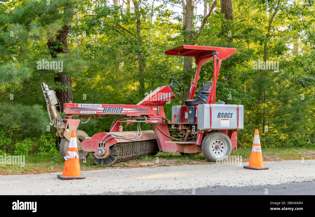 Scopa Broce parcheggiata lungo il lato della strada Foto Stock