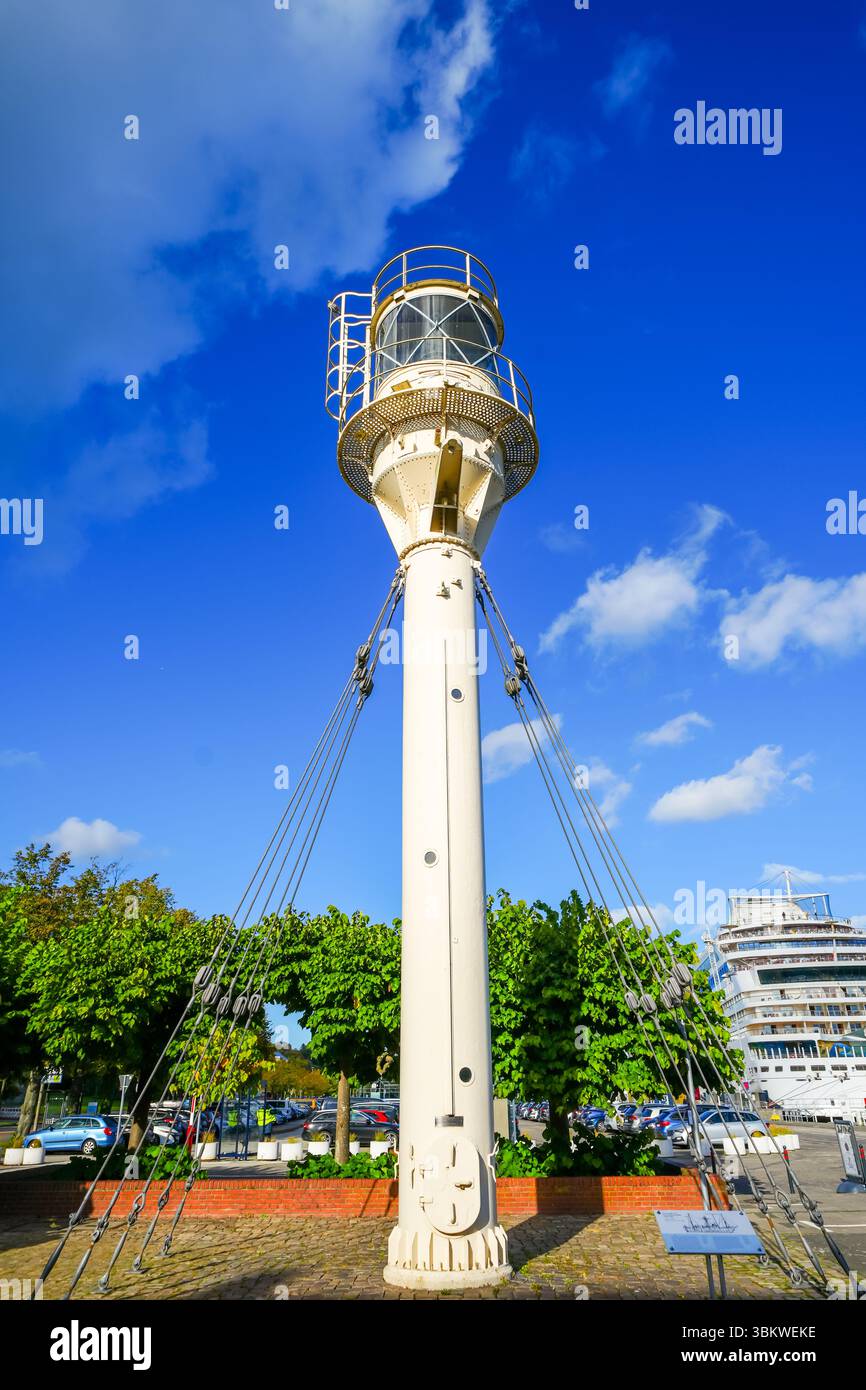 Vecchio albero di luce di una nave leggera a Kiel. Oggetto tecnico marittimo. Foto Stock