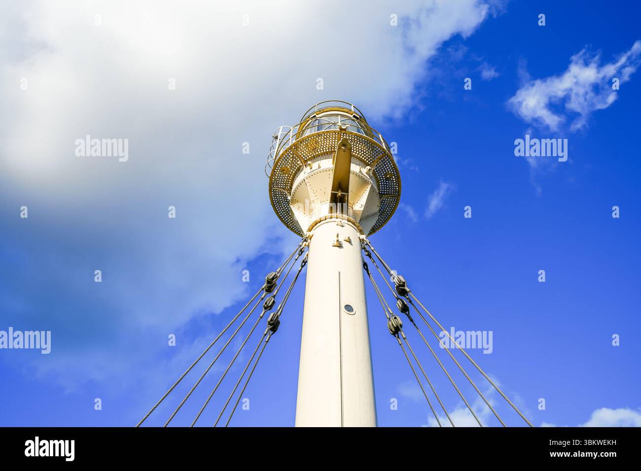 Vecchio albero di luce di una nave leggera a Kiel. Oggetto tecnico marittimo. Foto Stock