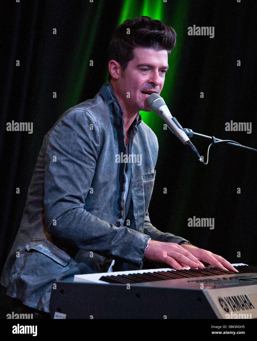Robin Thicke in Concert presso gli iHeart Performance Studio della WDAS a Bala Cynwyd, Pennsylvania - 3 dicembre 2011 Foto Stock