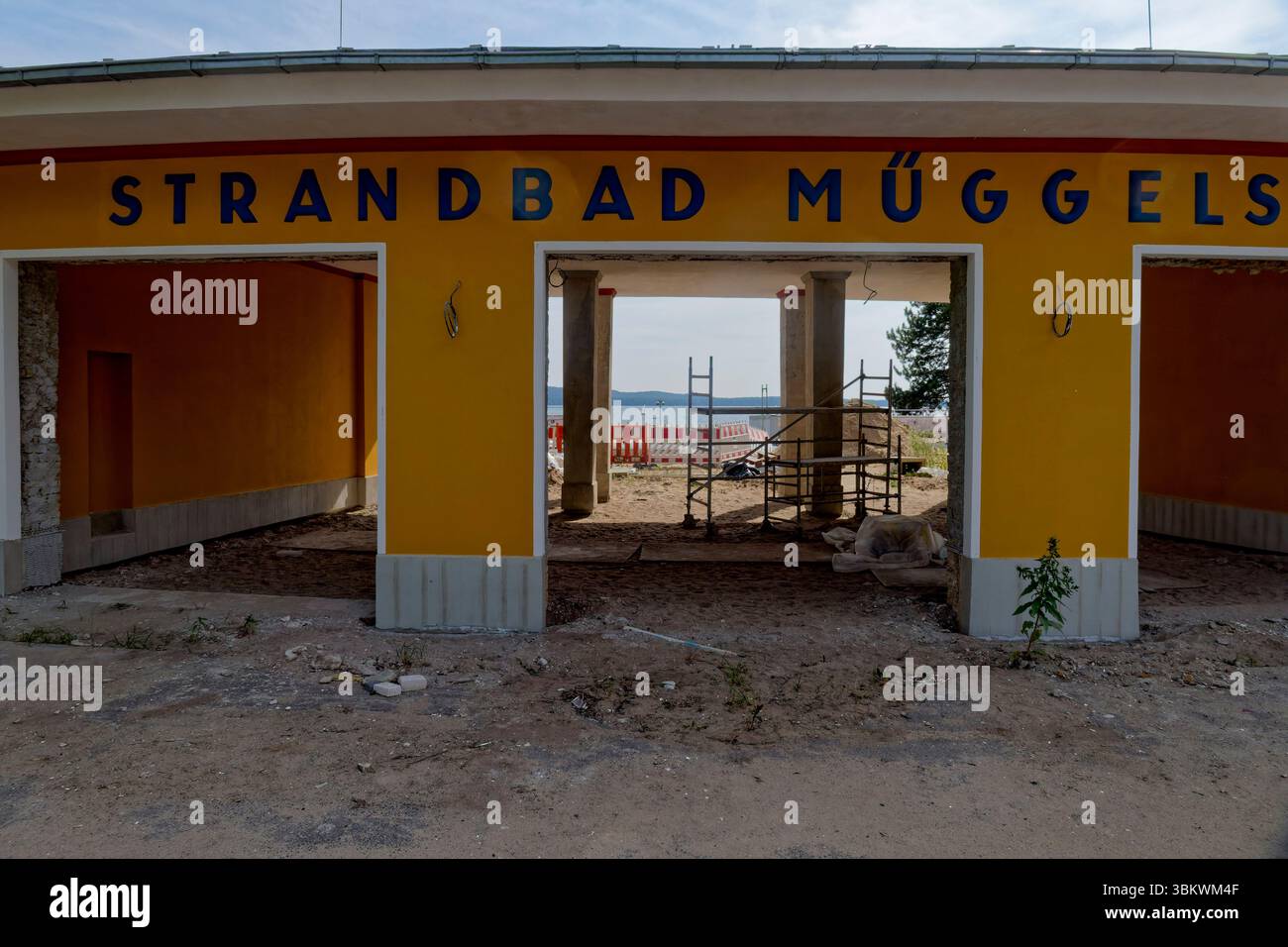 Sanierung Strandbad Müggelsee , Eingang, Baustelle seit 2021, Fertigstellung frühstens Sommer 2026, Deutschland Foto Stock
