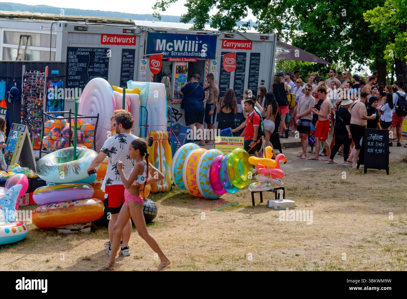 Sanierung Strandbad Müggelsee , Container, Strandimbiss, Baustelle seit 2021, Fertigstellung frühstens Sommer 2026, Deutschland Foto Stock