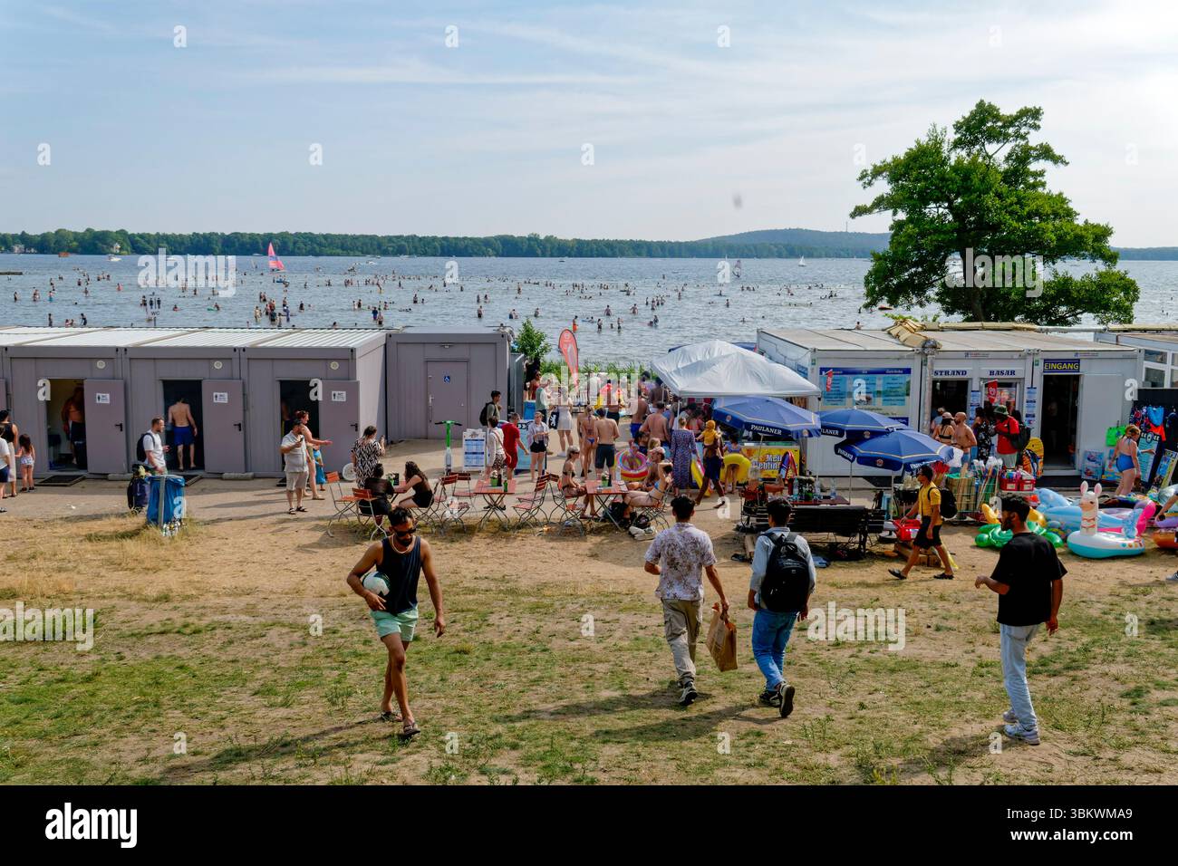 Sanierung Strandbad Müggelsee , Container, Baustelle seit 2021, Fertigstellung frühstens Sommer 2026, Deutschland Foto Stock