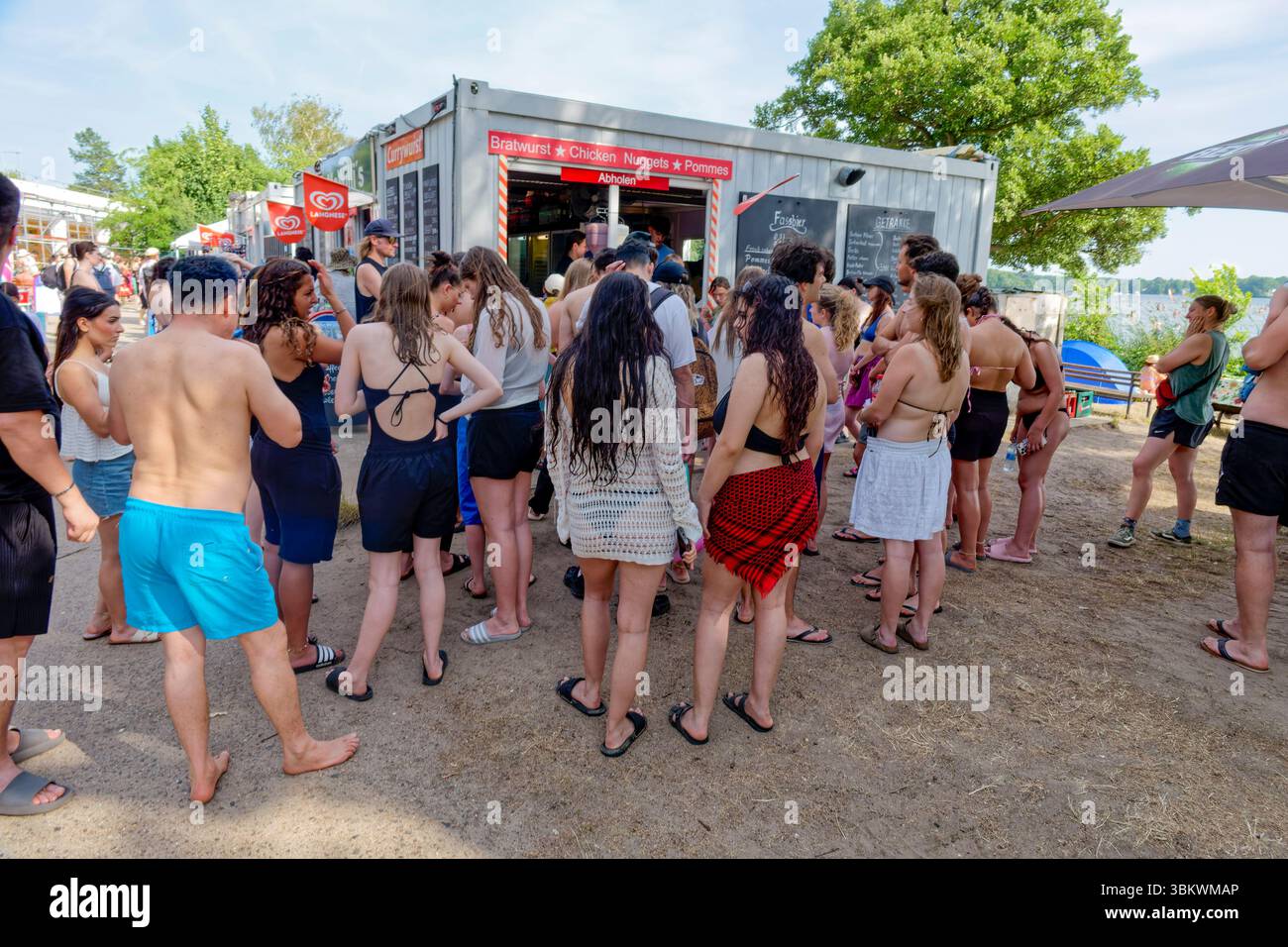 Sanierung Strandbad Müggelsee , Container, Strandimbiss, Baustelle seit 2021, Fertigstellung frühstens Sommer 2026, Deutschland Foto Stock
