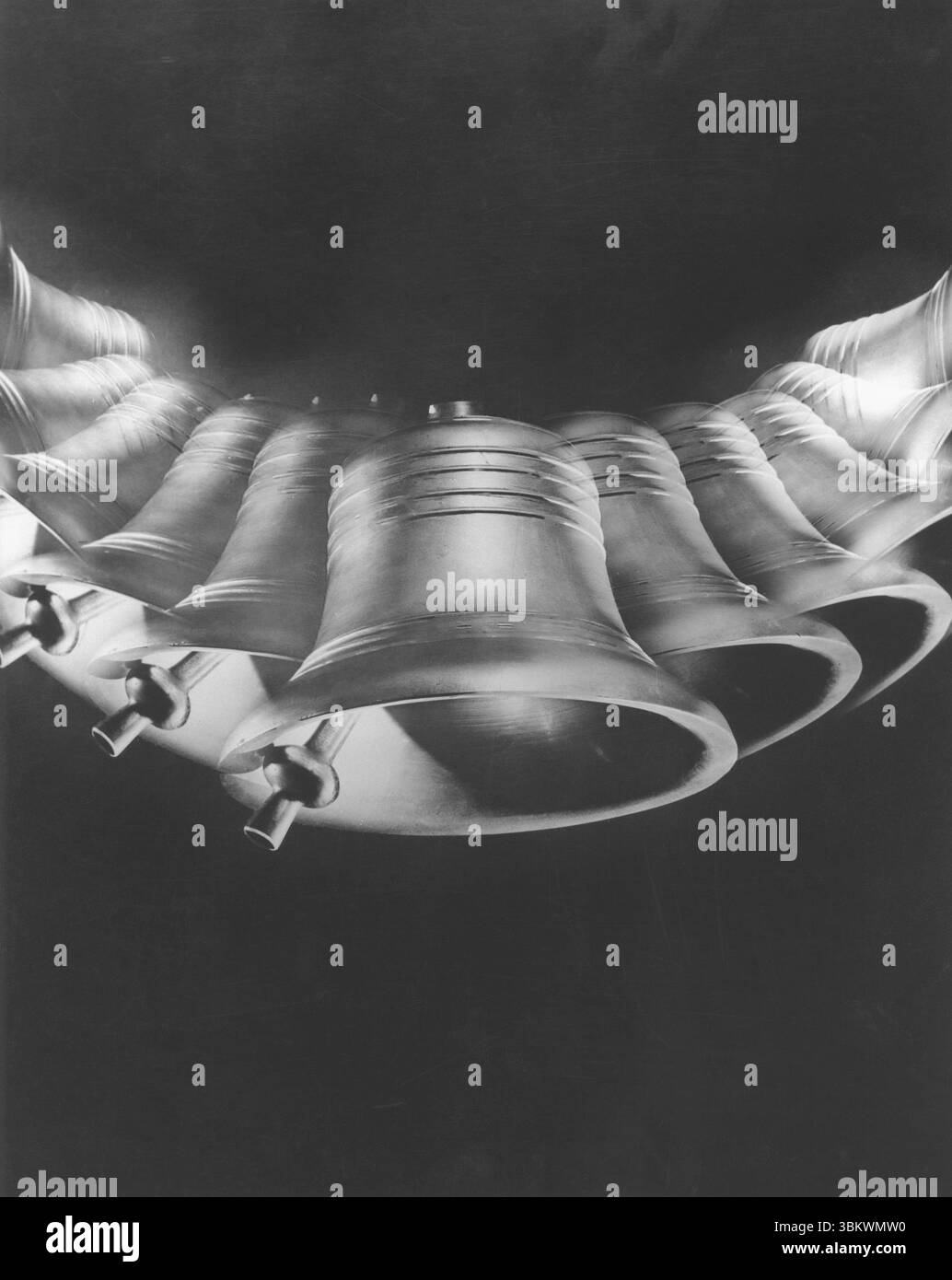 Scatto simbolico di una campana che suona Foto Stock