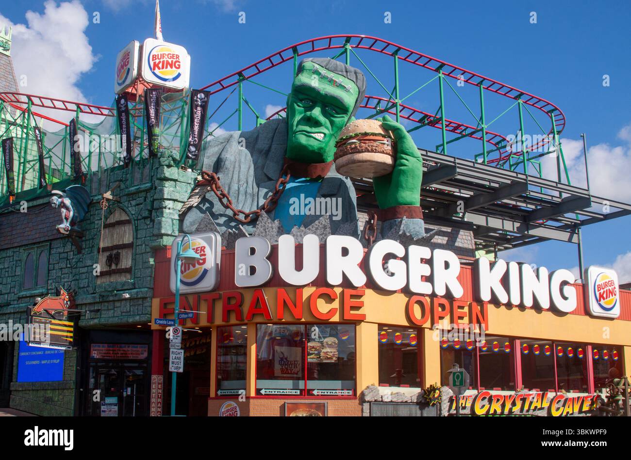 Burger King's House of Frankenstein alle Cascate del Niagara, Ontario, un fast food inquietante che incontra il caos e un mashup di attrazioni infestate dai fantasmi. Foto Stock