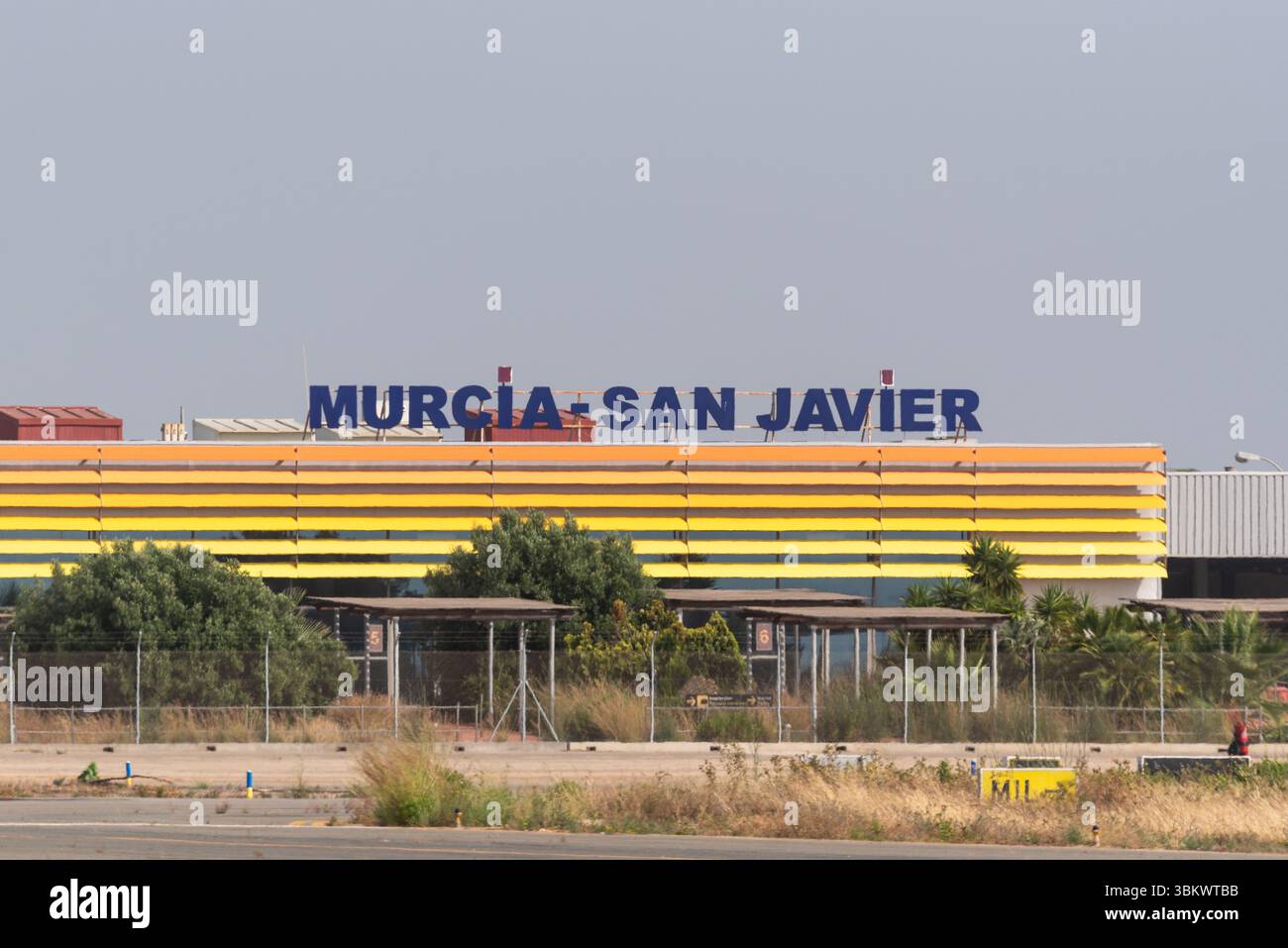 Edificio del terminal dell'aeroporto di Murcia San Javier dal suo tempo come aeroporto civile che serve la regione di Murcia, ora una base aerea militare Foto Stock