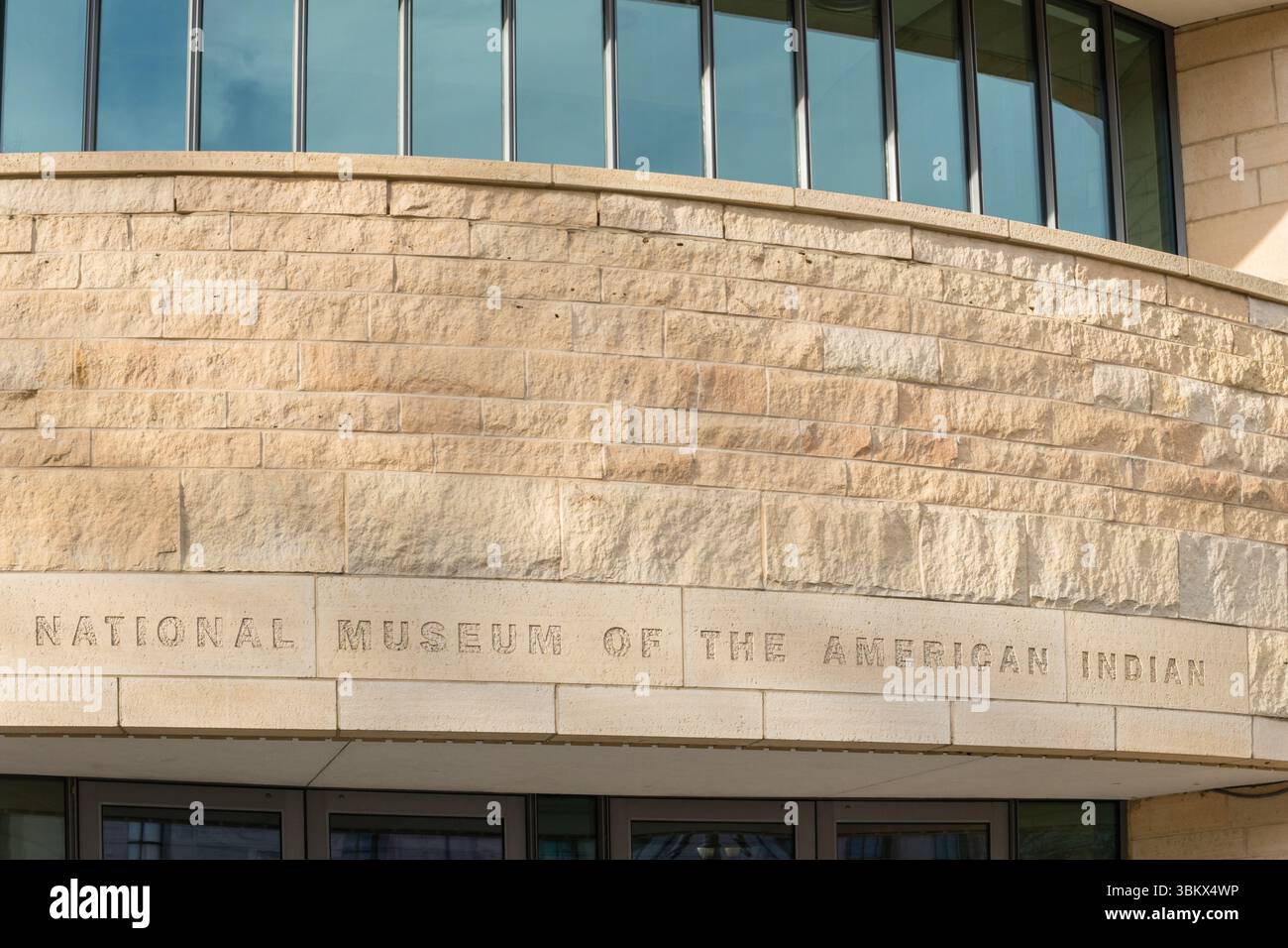 Washington, DC, USA-10 febbraio 2023: Il National Museum of the American Indian progettato dall'architetto nativo Douglas Cardinal (Blackfoot). Foto Stock