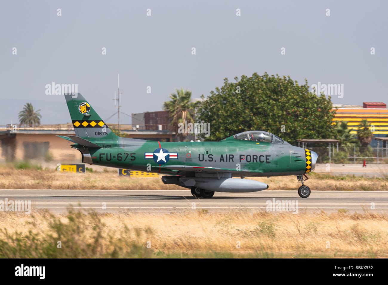Canadair CL-13B Sabre 6 versione del North American F-86 Sabre jet d'epoca presso l'aeroporto di Murcia San Javier, Murcia, Spagna. Base aerea militare Foto Stock
