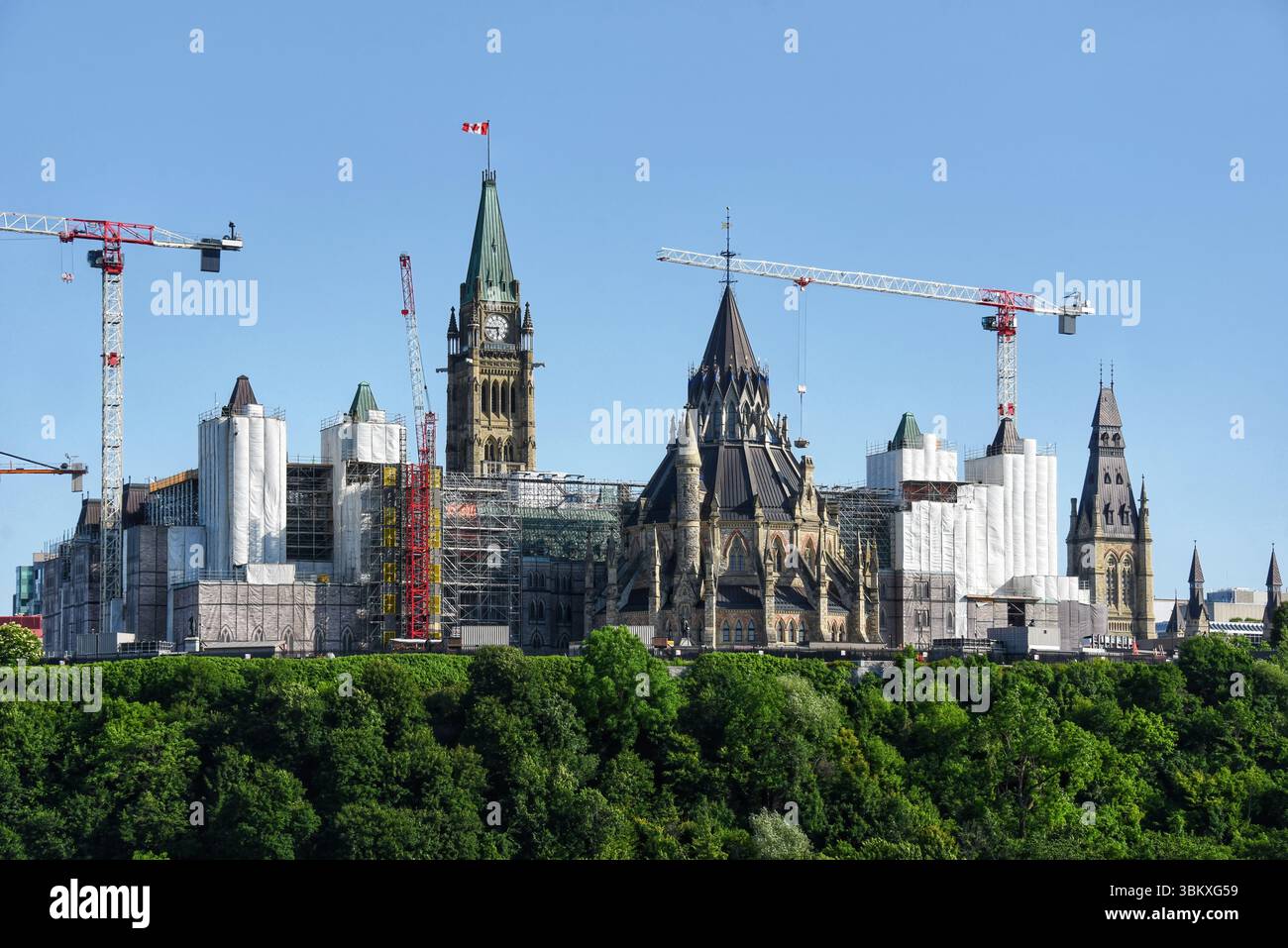 Ottawa, edifici del Parlamento, Parliament Hill, skyline di Ottawa, fiume Ottawa, in costruzione, biblioteca, gru, costruzione, attrezzature per l'edilizia, Foto Stock