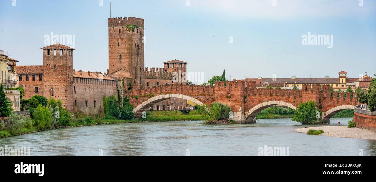 Ponte di Castelvecchio e Castelvecchio, Verona, Lombardia, Italia Foto Stock