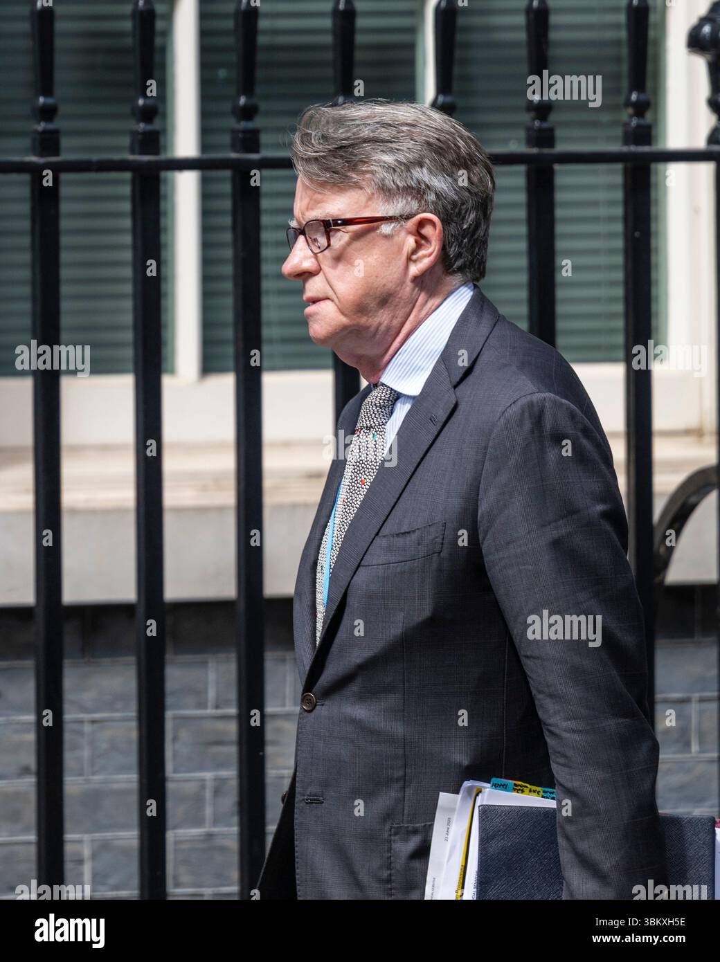 Londra, Regno Unito. 23 giugno 2025. Peter Mandelson, barone Mandelson, ambasciatore britannico negli Stati Uniti, è visto arrivare a Downing Street. Crediti: Stephen Chung / Alamy Live News Foto Stock