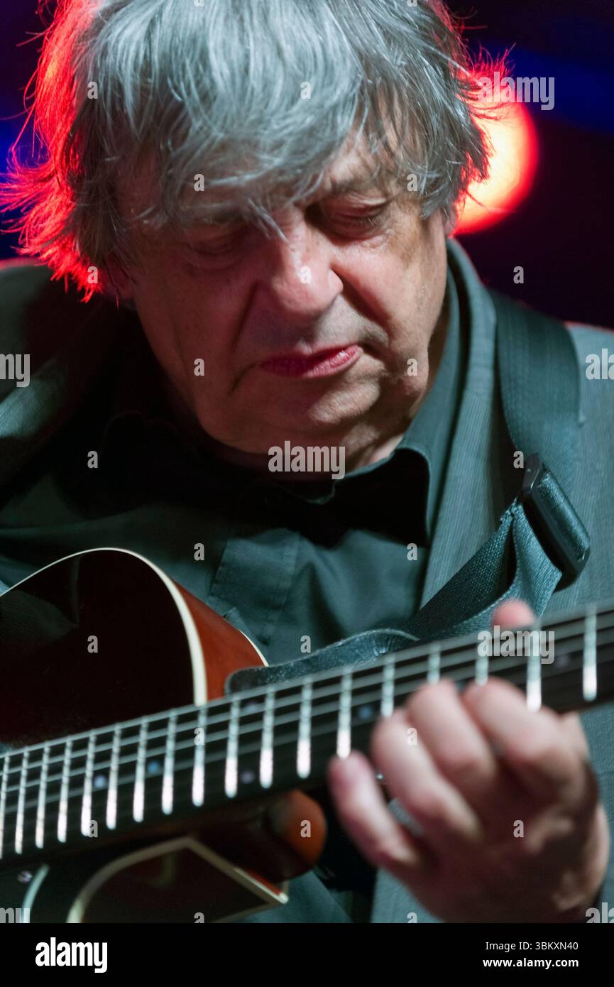 Il famoso chitarrista jazz belga Philippe Catherine suona dal vivo al festival la Hulpe | le guitariste de jazz Philippe Catherine au Toots Jazz Pix: PH Foto Stock