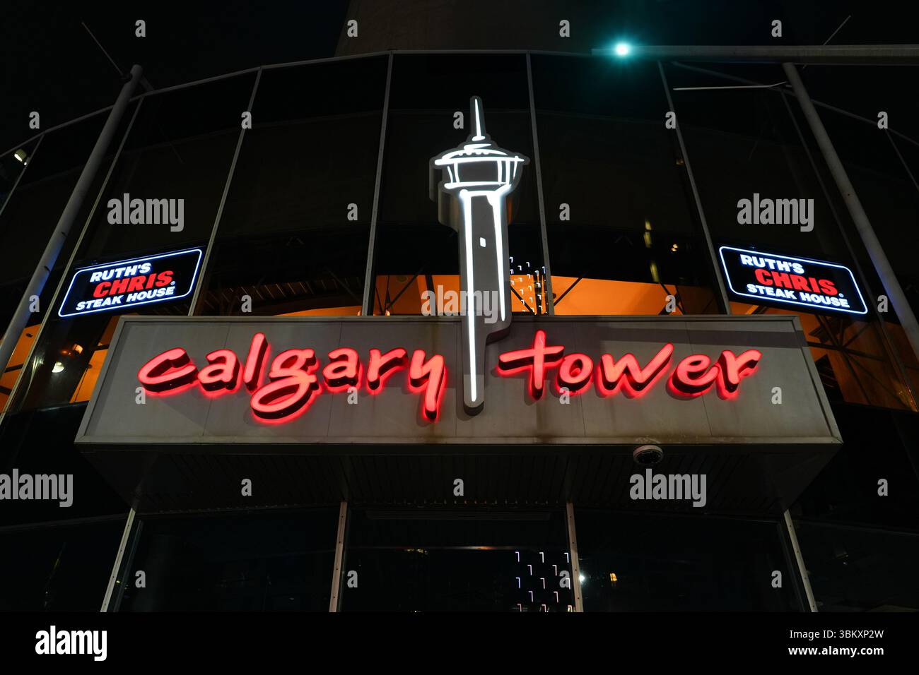 Ingresso alla Calgary Tower, una torre di osservazione indipendente nel centro di Calgary, Alberta, Canada Foto Stock