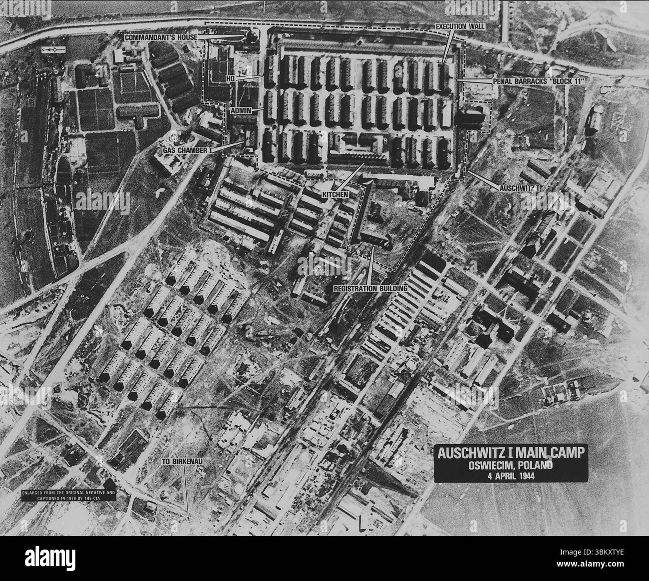 AUSCHWITZ, POLONIA - 04 aprile 1944 - una fotografia di ricognizione aerea del campo di concentramento di Auschwitz che mostra il campo di Auschwitz i scattato dal 60 Foto Stock