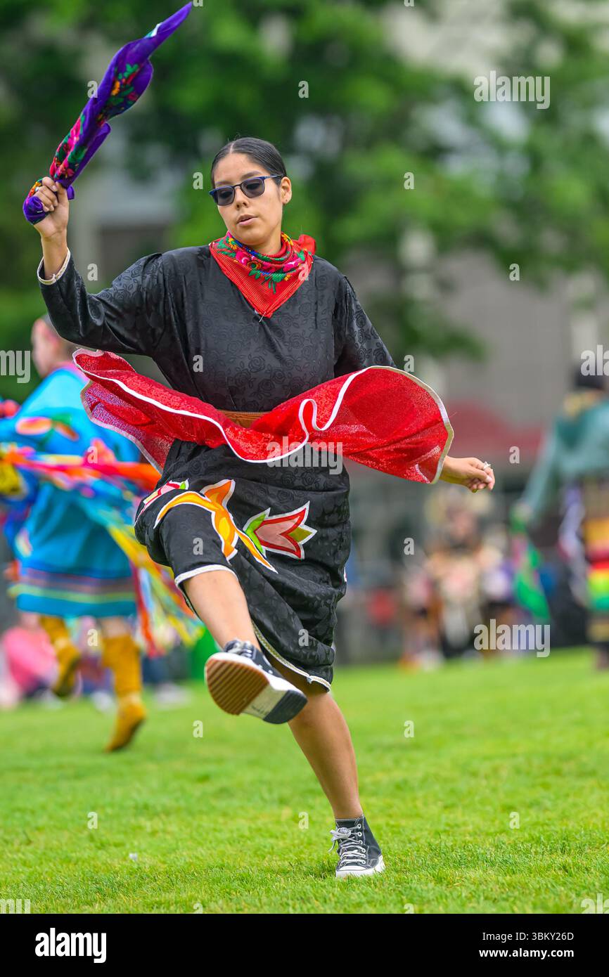 Pow Wow Dancers, National Indigenous Peoples Day, Vancouver, British Columbia, Canada Foto Stock