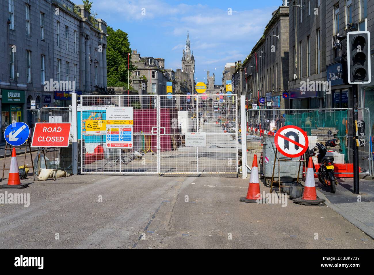 Lavori di costruzione in una chiusa Union Street, Aberdeen, Scozia, Regno Unito Foto Stock
