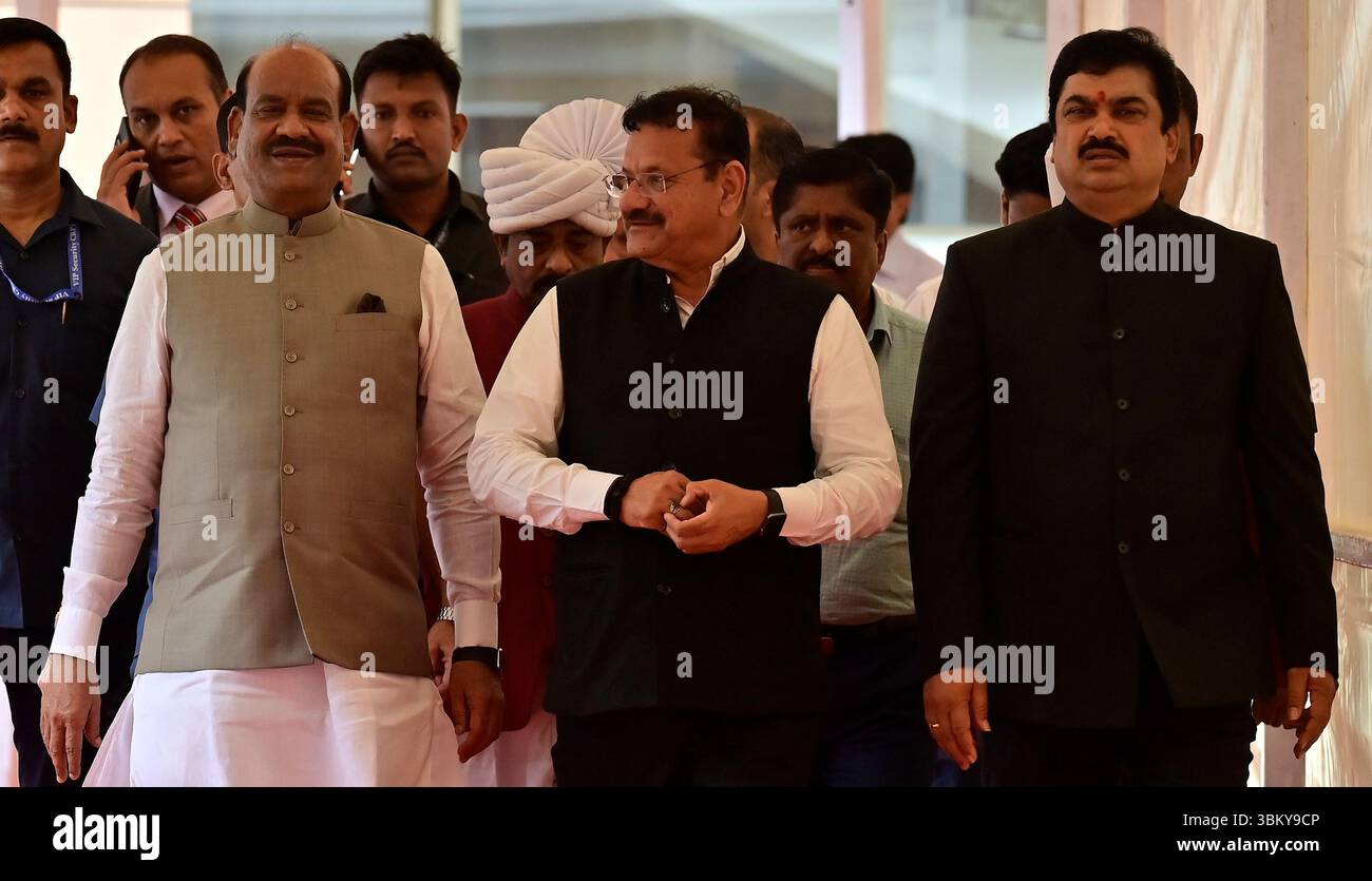 Mumbai, India. 23 giugno 2025. MUMBAI, INDIA - 23 GIUGNO: LOK Sabha Speaker Om Birla (L) e MLC RAM Shinde (R) durante la Conferenza nazionale delle commissioni di stima del Parlamento e degli organi legislativi statali/statali a Vidhan Bhavan il 23 giugno 2025 a Mumbai, India. (Foto di Anshuman Poyrekar/Hindustan Times/Sipa USA) credito: SIPA USA/Alamy Live News Foto Stock