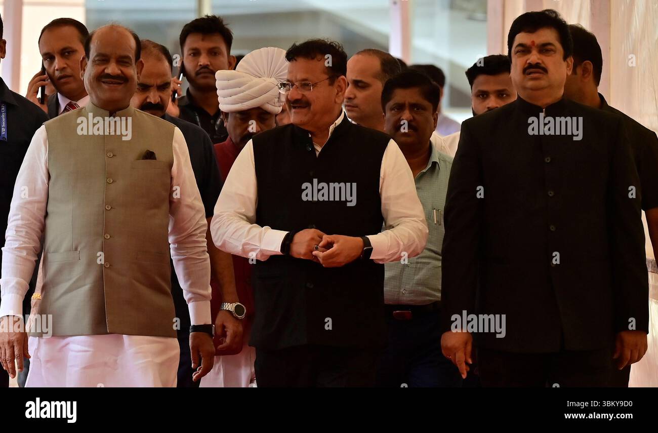 Mumbai, India. 23 giugno 2025. MUMBAI, INDIA - 23 GIUGNO: LOK Sabha Speaker Om Birla (L) e MLC RAM Shinde (R) durante la Conferenza nazionale delle commissioni di stima del Parlamento e degli organi legislativi statali/statali a Vidhan Bhavan il 23 giugno 2025 a Mumbai, India. (Foto di Anshuman Poyrekar/Hindustan Times/Sipa USA) credito: SIPA USA/Alamy Live News Foto Stock