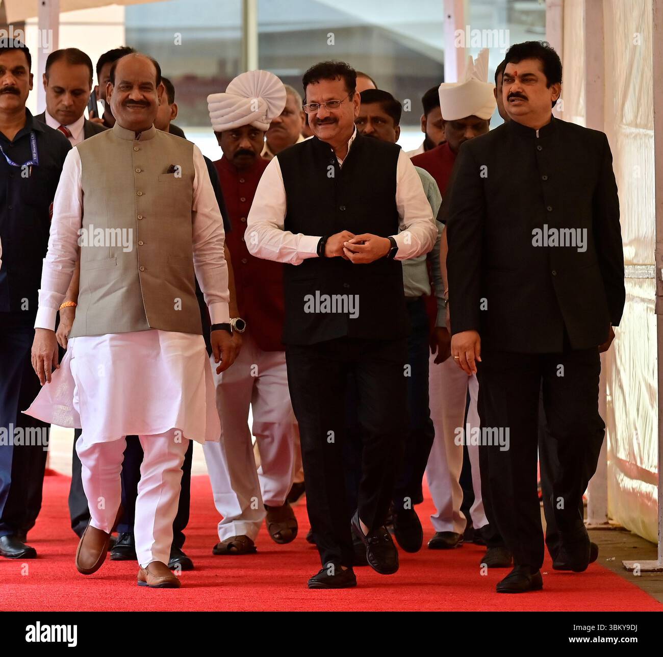 Mumbai, India. 23 giugno 2025. MUMBAI, INDIA - 23 GIUGNO: LOK Sabha Speaker Om Birla (L) e MLC RAM Shinde (R) durante la Conferenza nazionale delle commissioni di stima del Parlamento e degli organi legislativi statali/statali a Vidhan Bhavan il 23 giugno 2025 a Mumbai, India. (Foto di Anshuman Poyrekar/Hindustan Times/Sipa USA) credito: SIPA USA/Alamy Live News Foto Stock