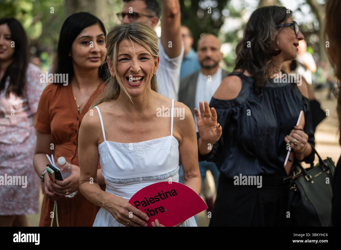 Madrid, Spagna. 23 giugno 2025. Il secondo Vice Presidente e Ministro del lavoro e dell’economia sociale, Yolanda Diaz, arriva all’incontro “Stop Genocide, Palestina libera”. L'evento è organizzato dal partito Sumar e dal gruppo di sinistra per denunciare la situazione del popolo palestinese a Gaza e protestare contro le azioni di Israele nel conflitto. Crediti: Marcos del Mazo/Alamy Live News Foto Stock
