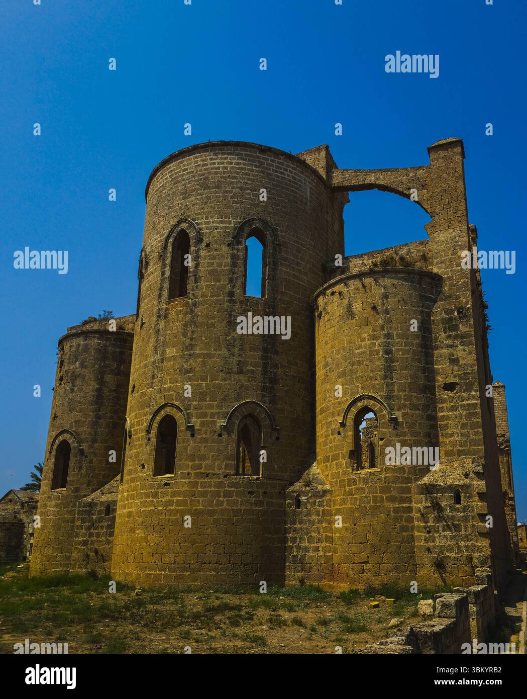 La facciata del primo piano della chiesa di San Giorgio dei Greci rudere medievali Famagosta Cipro 2025-06-13 Foto Stock