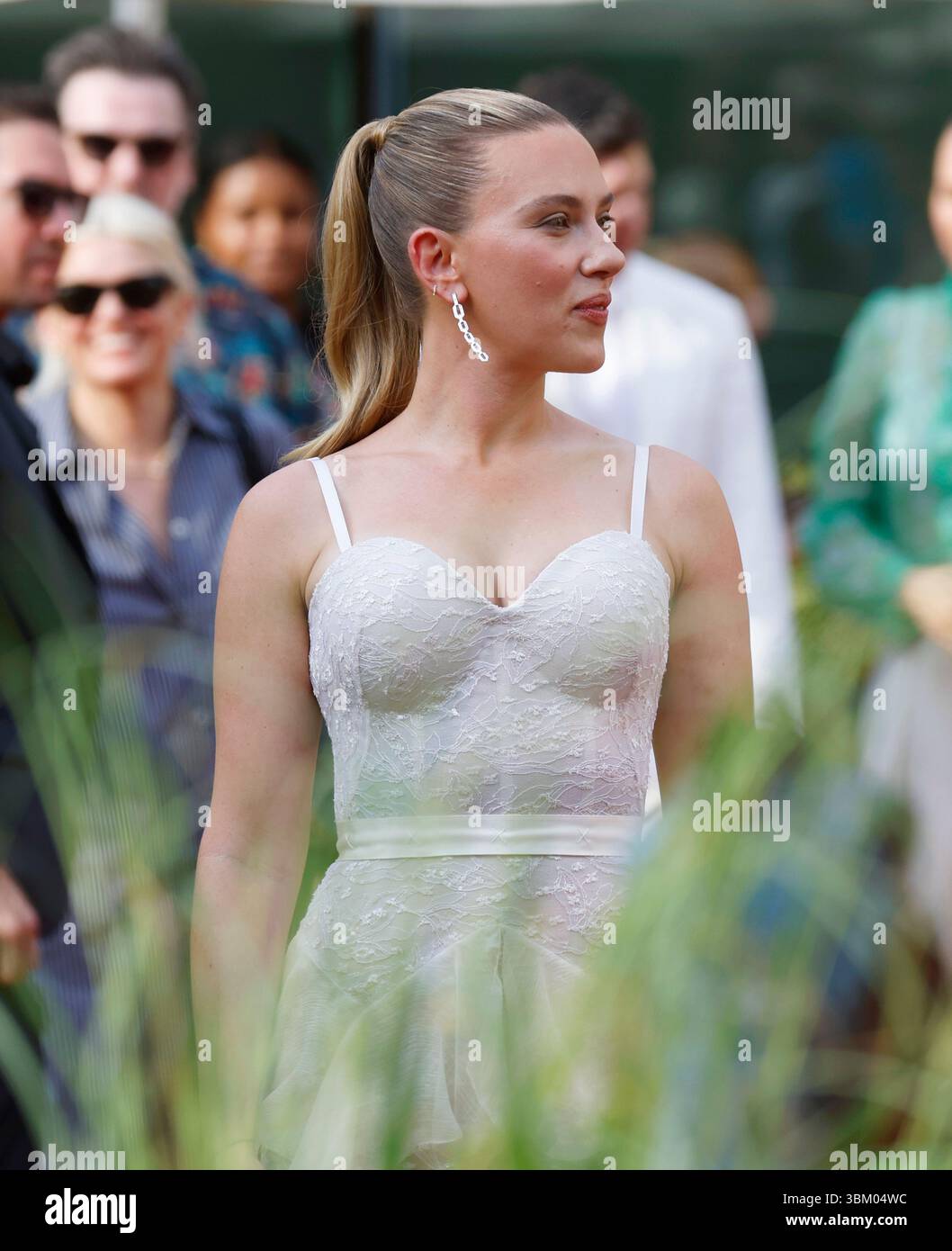 New York, Stati Uniti. 23 giugno 2025. Scarlett Johansson arriva sul Red carpet per la prima di New York 'Jurassic World Rebirth' al Lincoln Center lunedì 23 giugno 2025 a New York City. Foto di John Angelillo/UPI credito: UPI/Alamy Live News Foto Stock