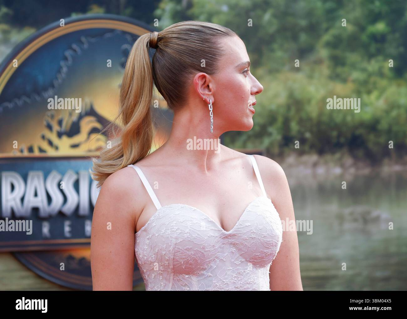 New York, Stati Uniti. 23 giugno 2025. Scarlett Johansson arriva sul Red carpet per la prima di New York 'Jurassic World Rebirth' al Lincoln Center lunedì 23 giugno 2025 a New York City. Foto di John Angelillo/UPI credito: UPI/Alamy Live News Foto Stock