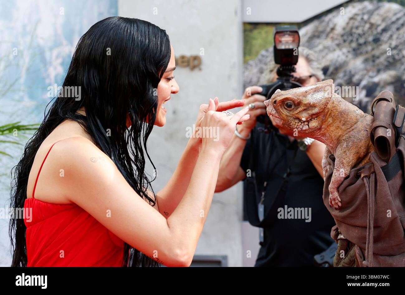 New York, Stati Uniti. 23 giugno 2025. Luna Blaise arriva sul Red carpet per la premiere di New York 'Jurassic World Rebirth' al Lincoln Center lunedì 23 giugno 2025 a New York City. Foto di John Angelillo/UPI credito: UPI/Alamy Live News Foto Stock