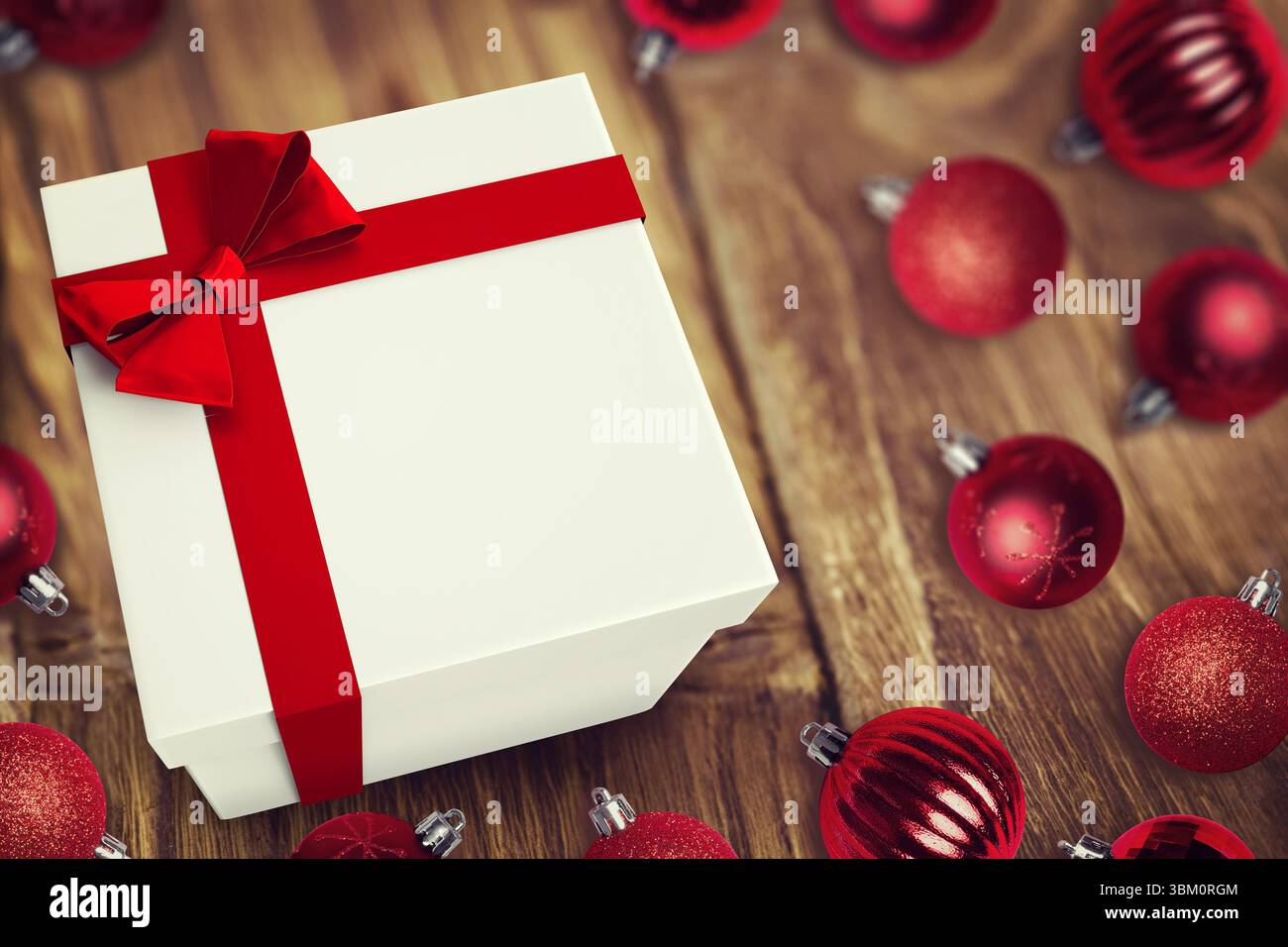 Il rendering in 3D che mostra la confezione regalo bianca si trova su un tavolo in legno con nastro rosso e palline rosse Foto Stock