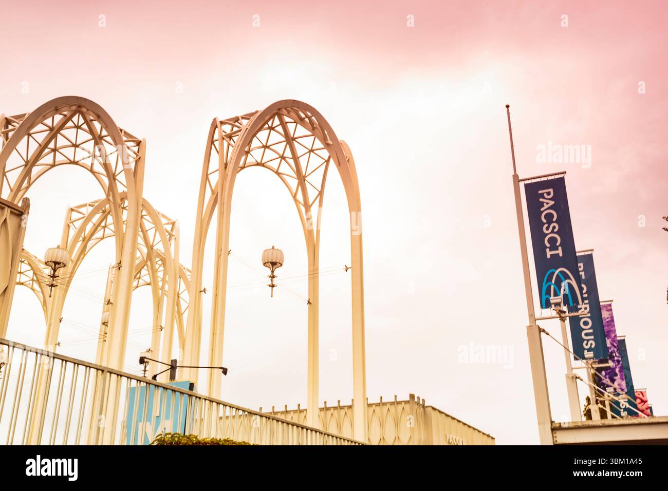 Seattle, Stato di Washington. Il Pacific Science Center al Seattle Center. L'edificio risale all'esposizione universale del 1962. (Solo per uso editoriale) Foto Stock