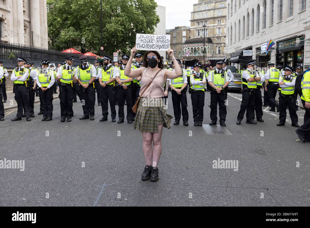 Palestina azione rete di protesta pro-palestinese che manifesta nella City di Westminster Londra il giorno in cui il gruppo è stato bandito dalle leggi antiterrorismo Foto Stock