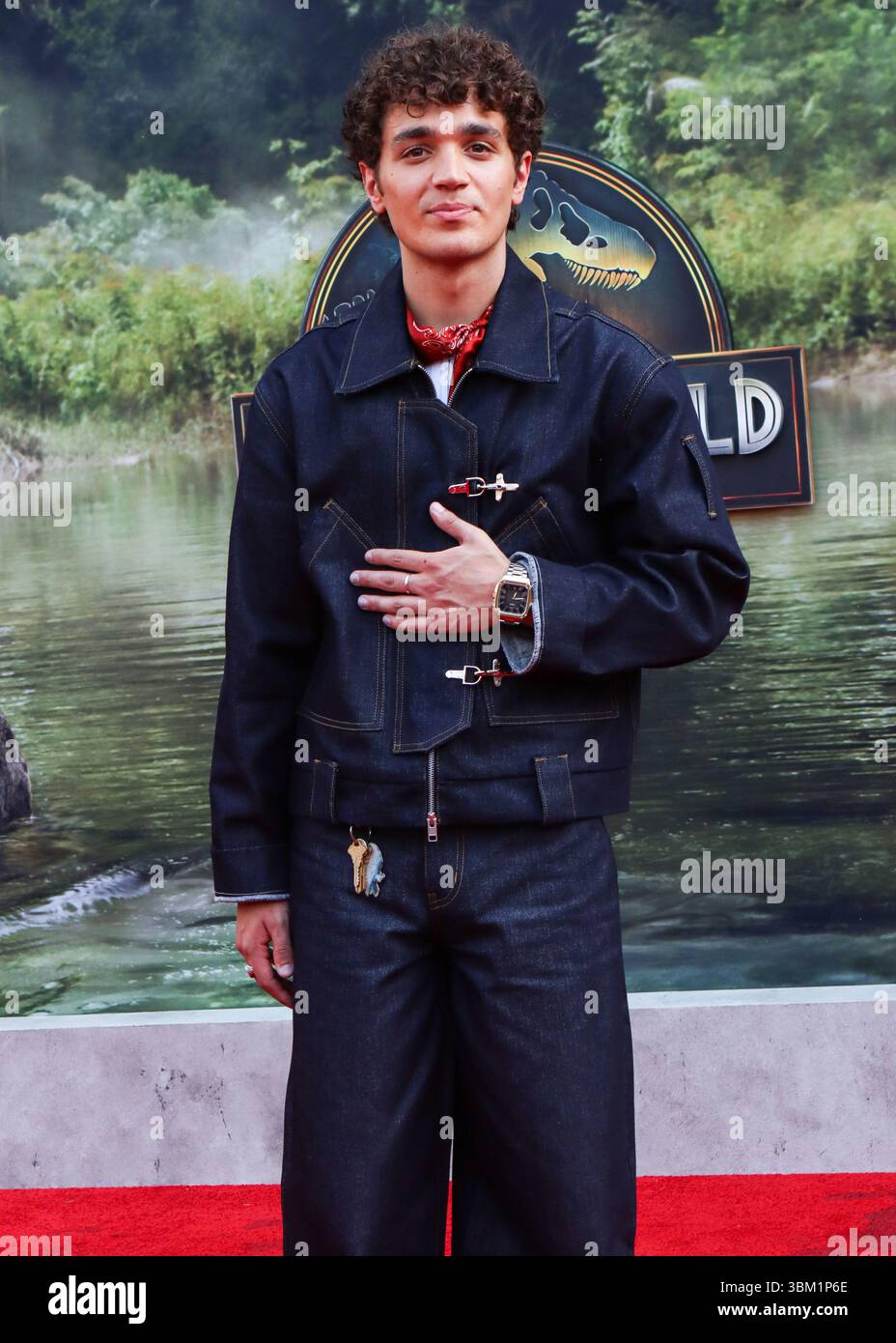 New York, Stati Uniti. 23 giugno 2025. MANHATTAN, NEW YORK CITY, NEW YORK, USA - 23 GIUGNO: L'attore americano David Iacono arriva alla prima di New York della Universal Pictures e della Amblin Entertainment 'Jurassic World Rebirth' tenutasi presso Hearst Plaza al Lincoln Center for the Performing Arts il 23 giugno 2025 a Manhattan, New York City, New York, Stati Uniti. ( Credito: Image Press Agency/Alamy Live News Foto Stock