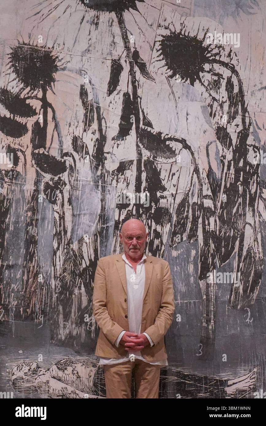 Londra, Regno Unito. 24 giugno 2025. Anselm Kiefer (nella foto) con Hortus Conclusus 2007-14, collage di xilografie su tela con acrilico e gommalacca. Anteprima di Anselm Kiefer ispirato a Van Gogh presso la Royal Academy of Arts che riunisce dipinti e disegni di Van Gogh dalla collezione del Museo Van Gogh di Amsterdam, con dipinti, disegni e sculture. La mostra si svolge dal 28 giugno al 26 ottobre 2025 Amer Ghazzal/Alamy Live News Foto Stock