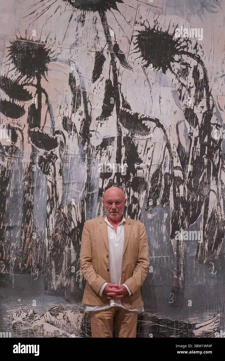 Londra, Regno Unito. 24 giugno 2025. Anselm Kiefer (nella foto) con Hortus Conclusus 2007-14, collage di xilografie su tela con acrilico e gommalacca. Anteprima di Anselm Kiefer ispirato a Van Gogh presso la Royal Academy of Arts che riunisce dipinti e disegni di Van Gogh dalla collezione del Museo Van Gogh di Amsterdam, con dipinti, disegni e sculture. La mostra si svolge dal 28 giugno al 26 ottobre 2025 Amer Ghazzal/Alamy Live News Foto Stock