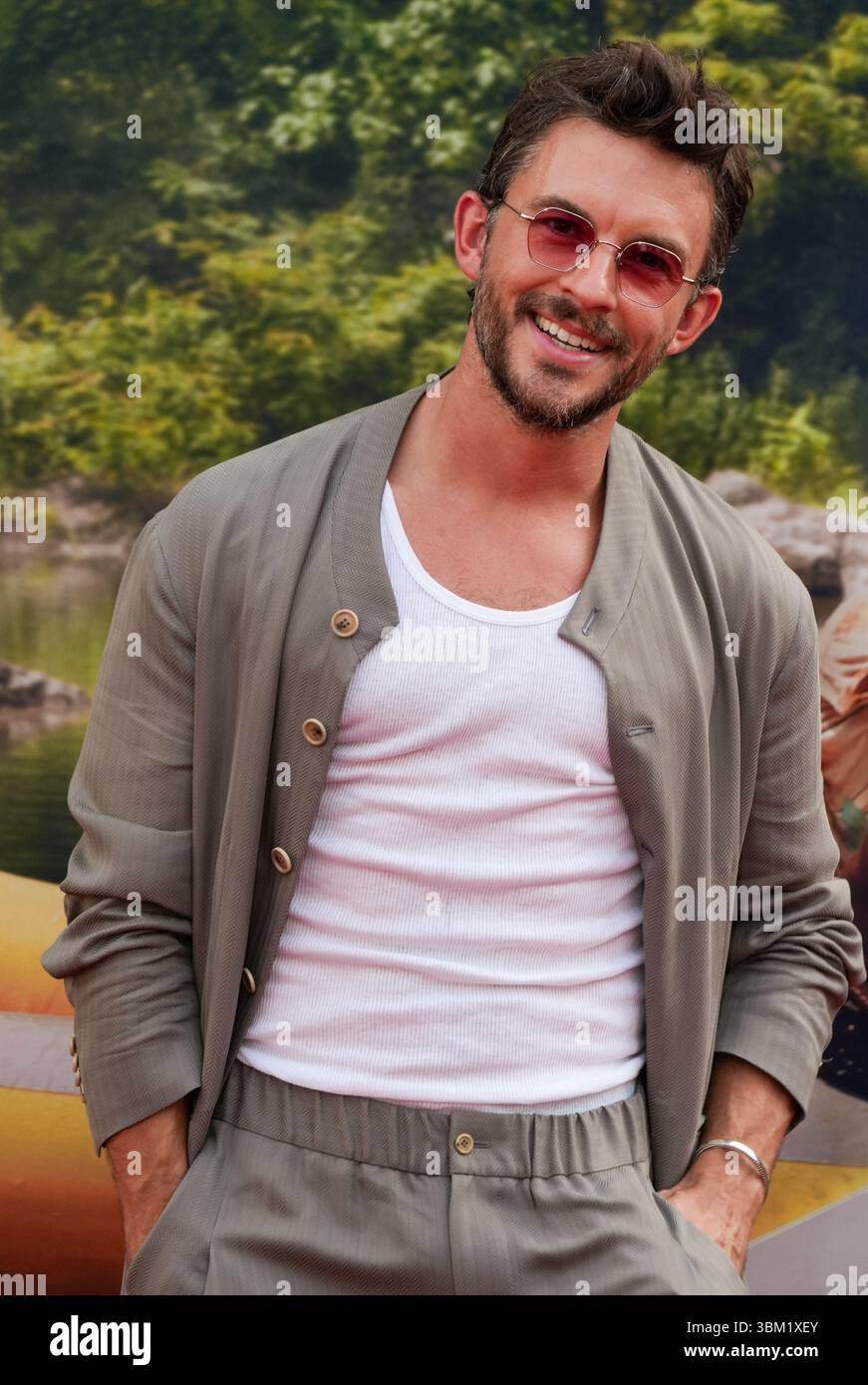 NEW YORK - 23 giugno: Jonathan Bailey partecipa alla prima di "Jurassic World Rebirth" all'Hearst Plaza al Lincoln Center il 23 giugno 2025 a New York. Crediti: AKPhoto/Alamy Live News Foto Stock